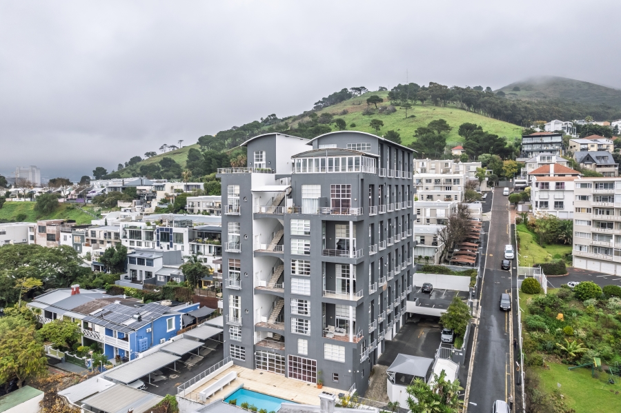 To Let 2 Bedroom Property for Rent in Green Point Western Cape